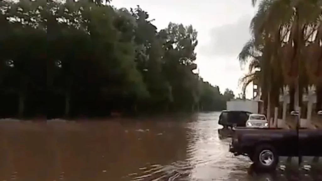 Se desborda la laguna de San Baltazar y se inundan calles en Puebla capital