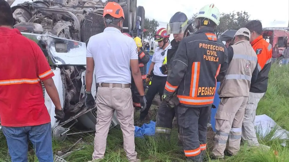 Un niño muerto y seis heridos deja choque en la carretera Amozoc-Oriental