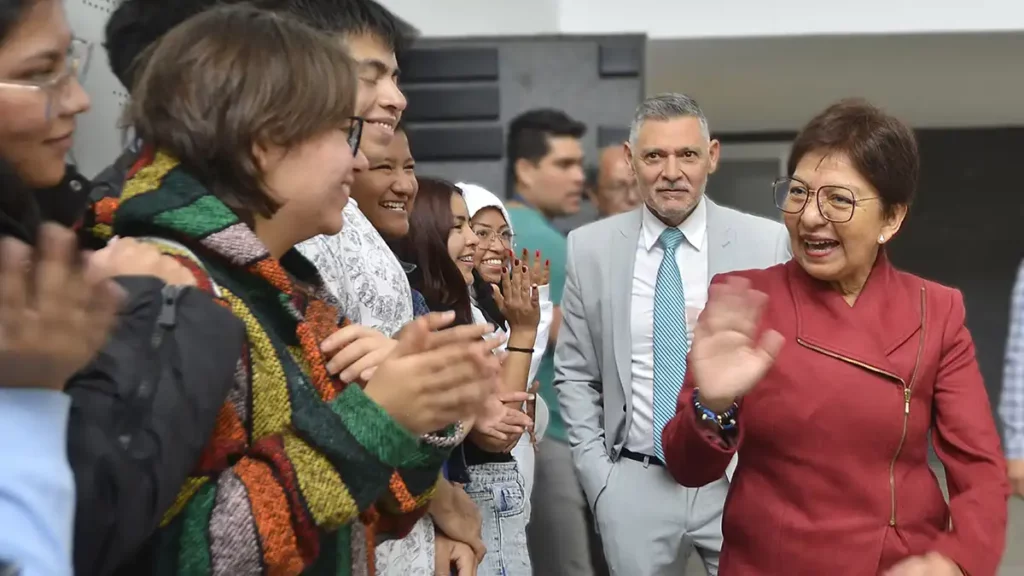 Bachillerato Internacional 5 de Mayo de la BUAP, con eficiencia terminal del 100%