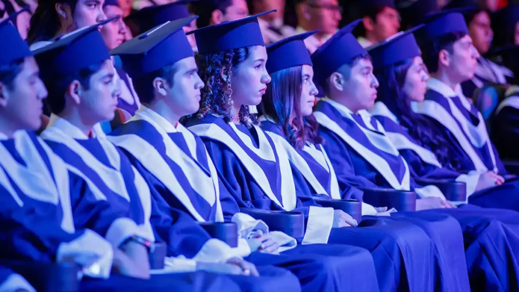 Generación 150 de Prepa UMAD celebra su graduación