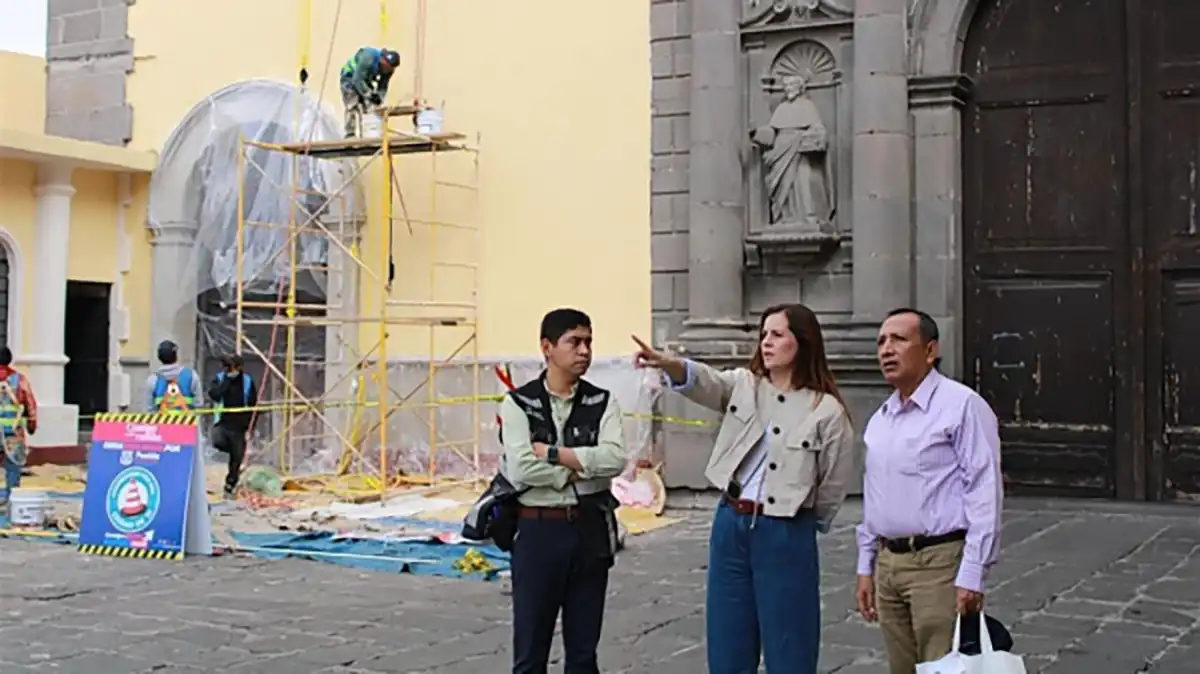 Dan mantenimiento al templo de La Merced en Puebla