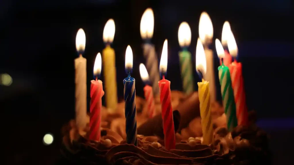 Pastel de cumpleaños de una fiesta en la que se le cantaron Las Mañanitas al cumpleañero.