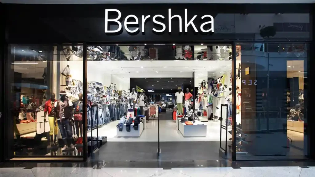 Entrada a Bershka.