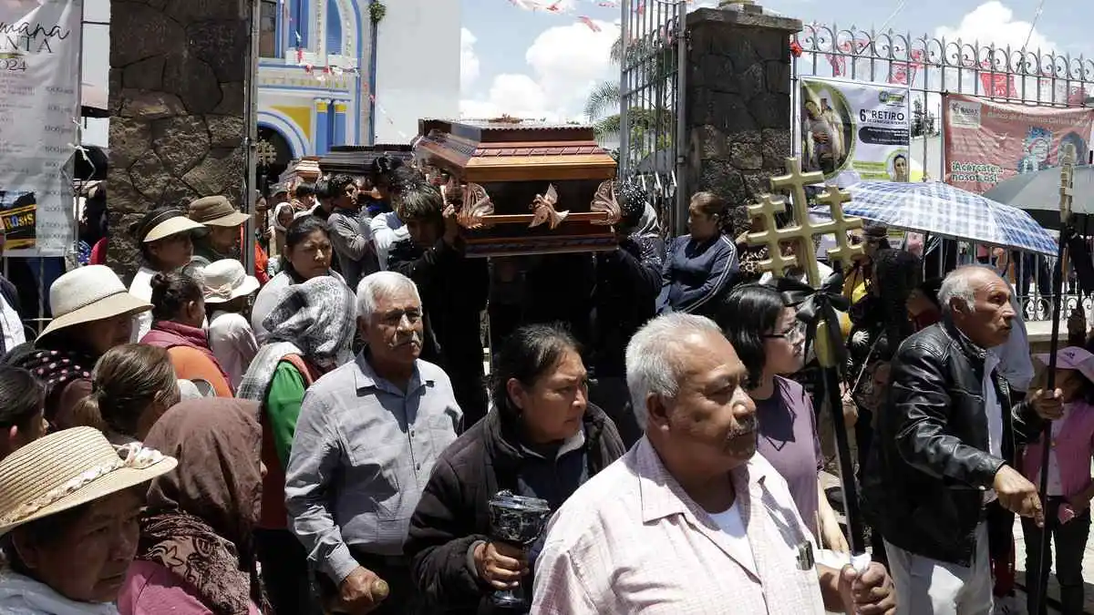 Despiden a integrantes de familia que murieron en choque de Coronango