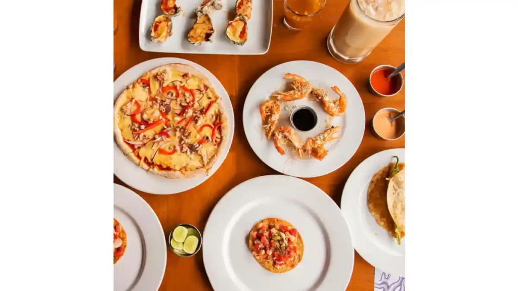 Platillos del buffet de mariscos del restaurante Mi Bello Mazatlán.