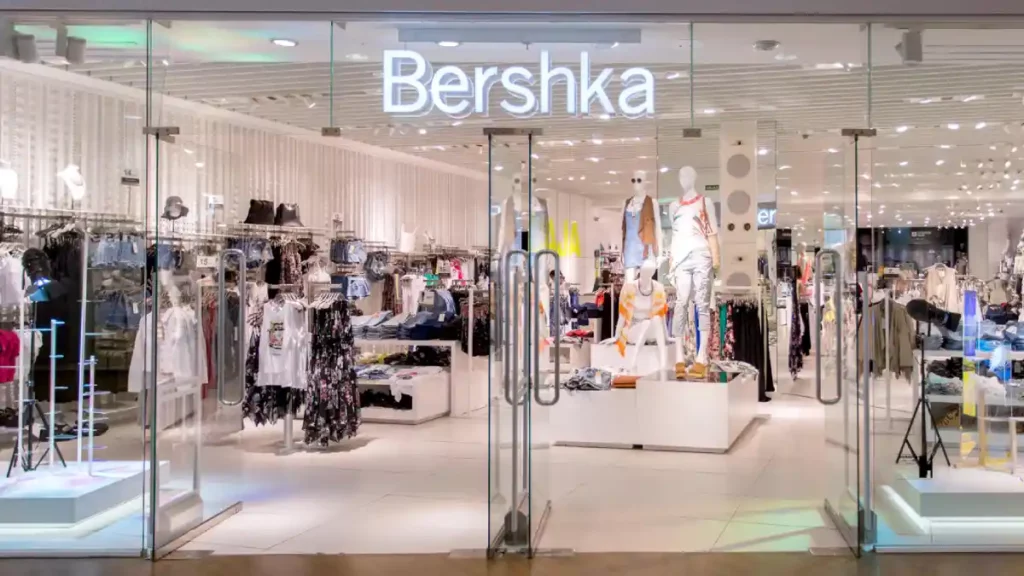 Entrada de una tienda Bershka.