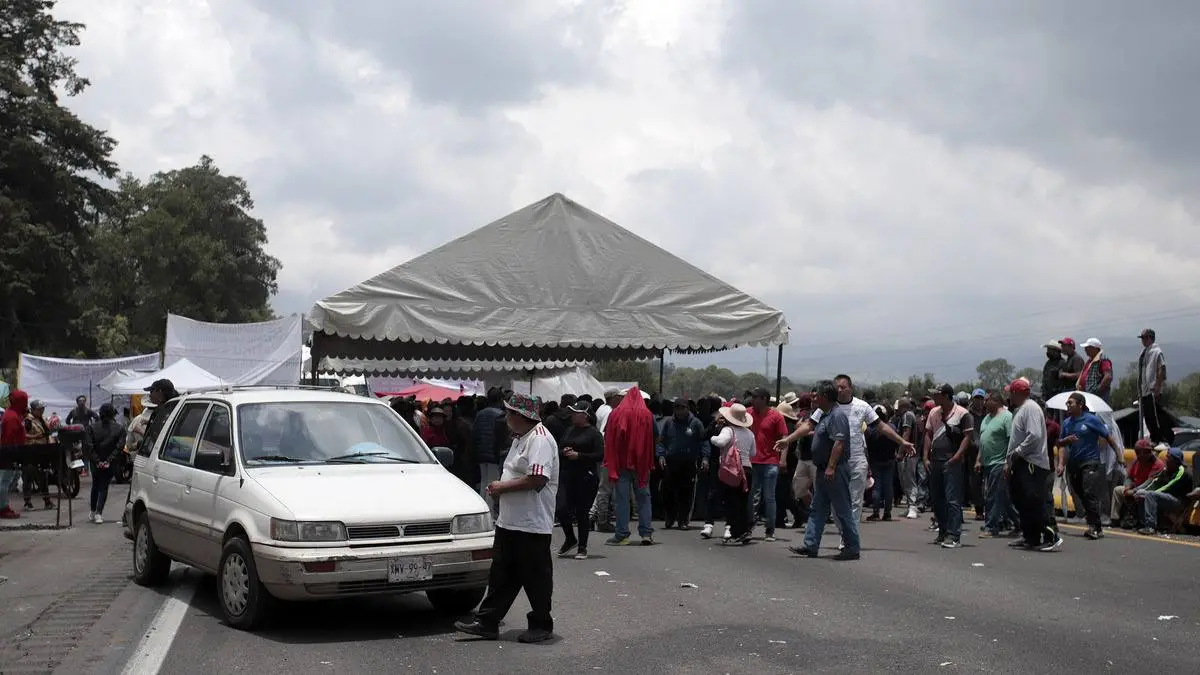 Sin acuerdo para reabrir la autopista México-Puebla; "están siendo engañados", Salomón a manifestantes