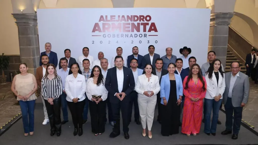 Alejandro Armenta se reúne con presidentes municipales electos