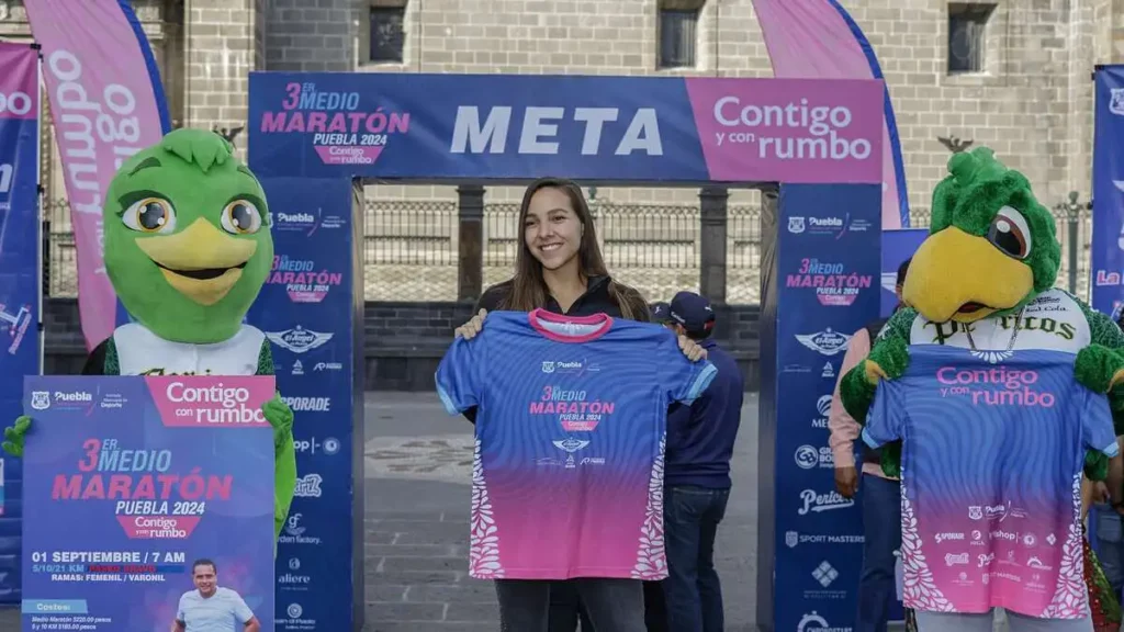 Presentan la playera del Medio Maratón de Puebla