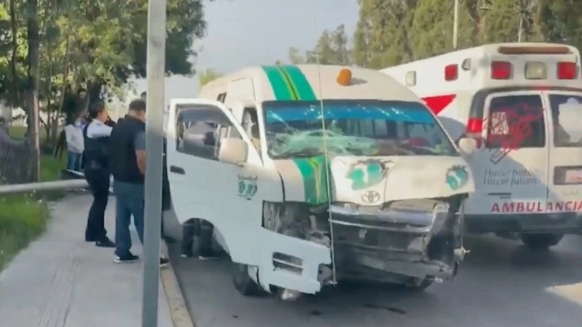 ¡Otra del transporte público! Choca Ruta 28 y deja al menos 10 lesionados en Puebla