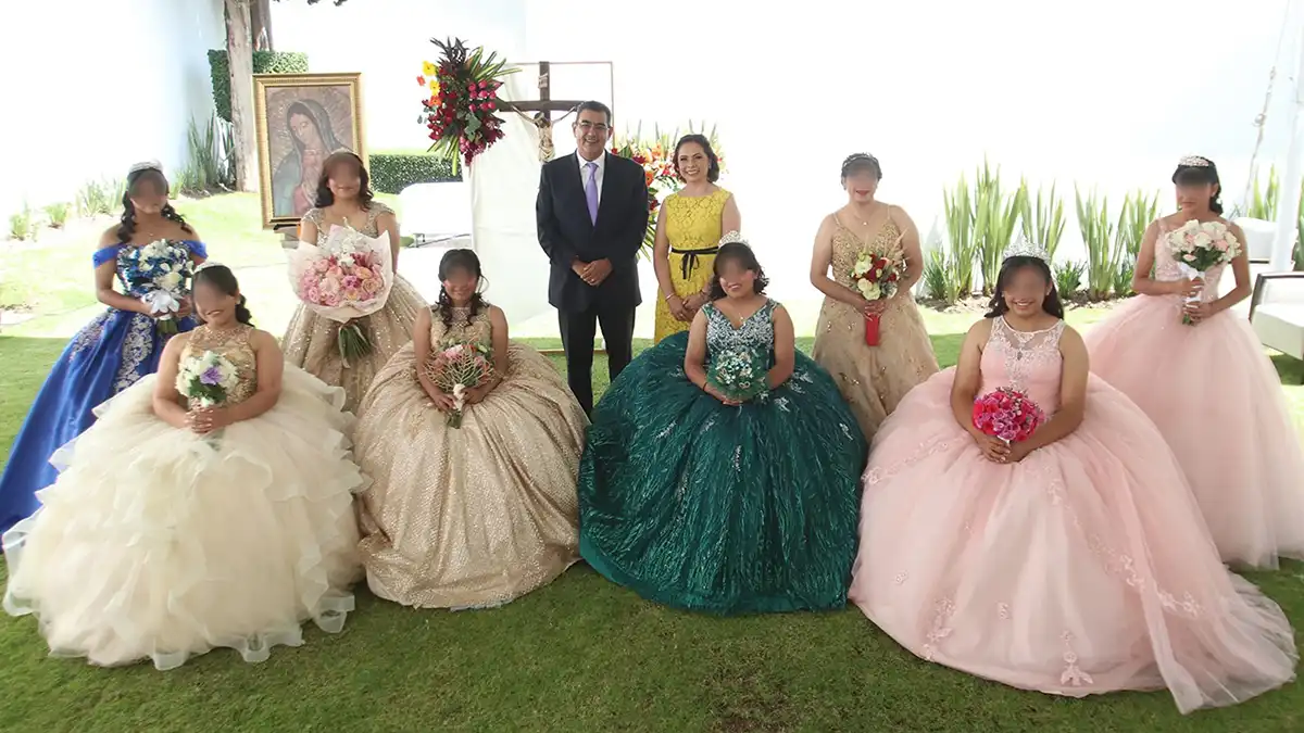 El SEDIF festejó a ocho quinceañeras de Casa del Adolescente