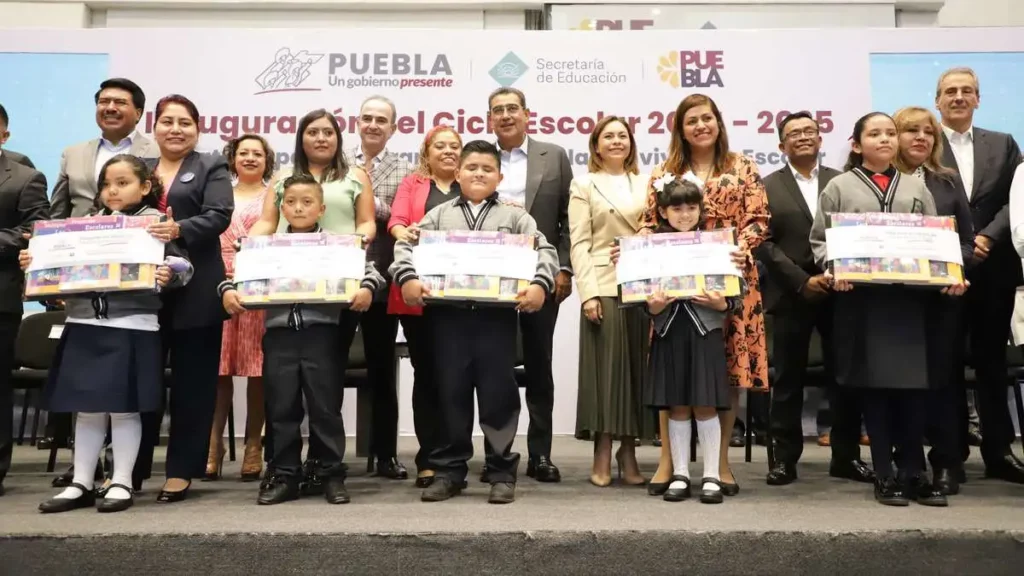 Sergio Salomón pone en marcha el ciclo escolar 2024-2025 en Puebla