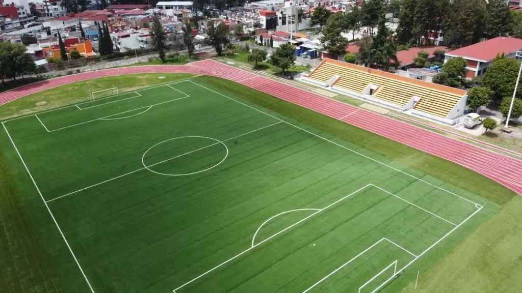 Inauguran cancha, pista de tartán y gradas en el Centro Escolar Morelos