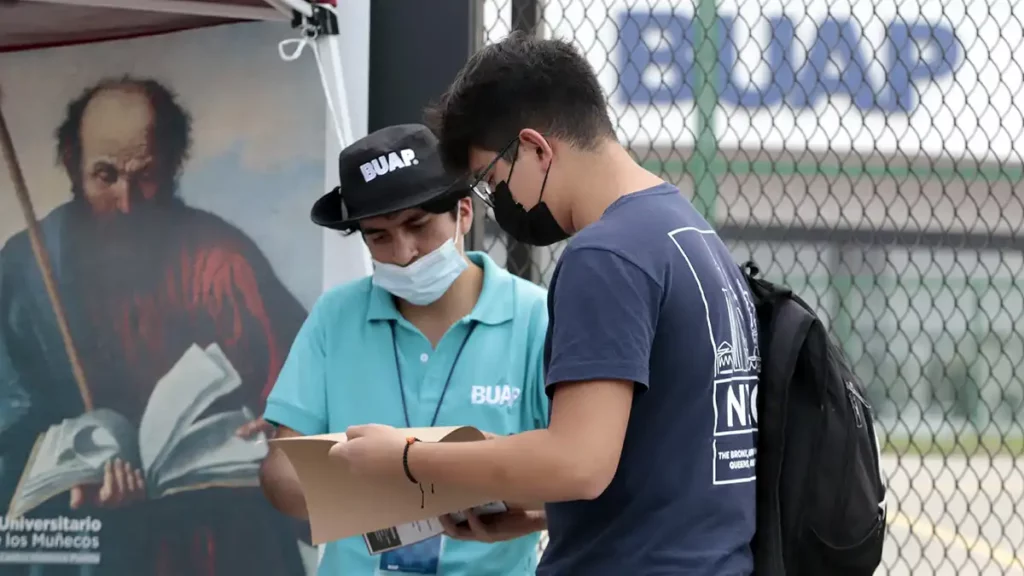 BUAP: regreso a clases con cubrebocas en espacios cerrados