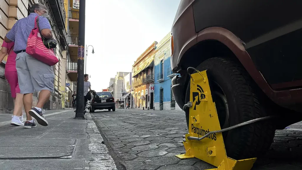 Poblanos siguen sin saber usar los parquímetros