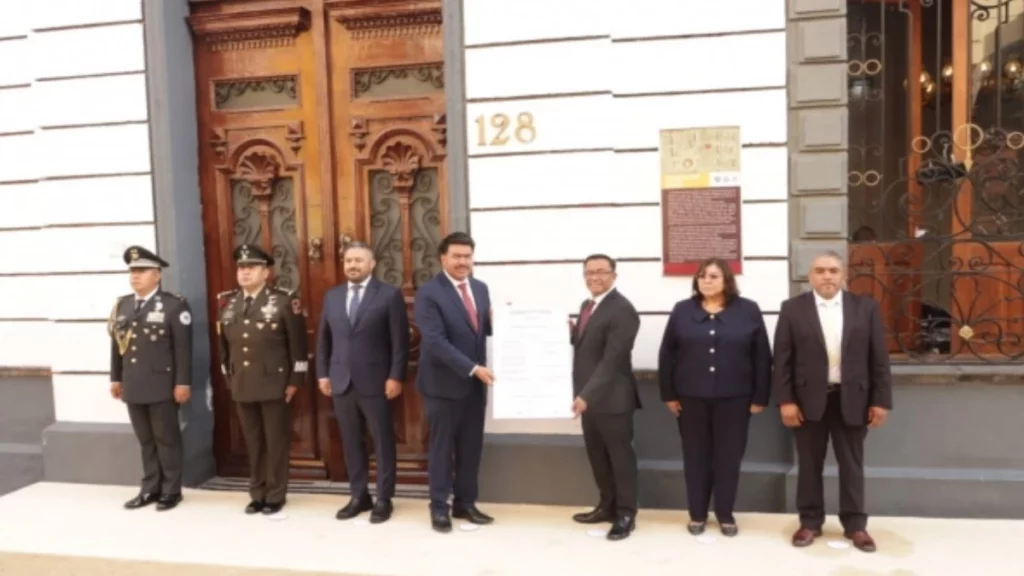 Colocan Bando Solemne en el Congreso de Puebla