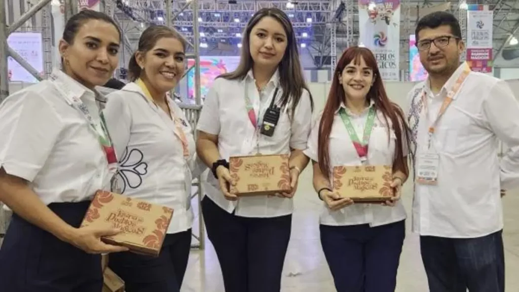 Puebla presenta "Lotería de Pueblo Mágicos" en Tianguis Nacional