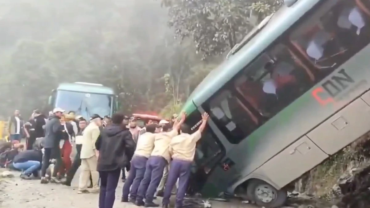 Tres mexicanos heridos deja volcadura de camión en Machu Picchu