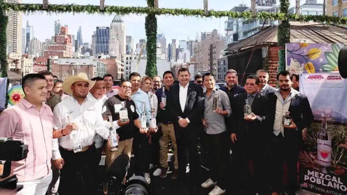 Alejandro Armenta celebró en Nueva York el “Día del mezcal poblano”