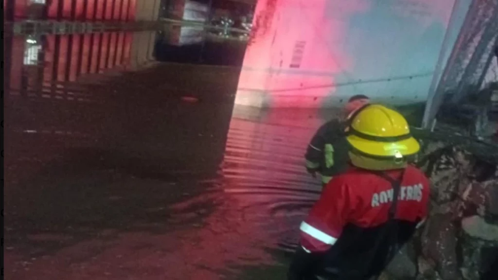 Ebrio murió ahogado al tratar de cruzar un puente inundado en Texmelucan