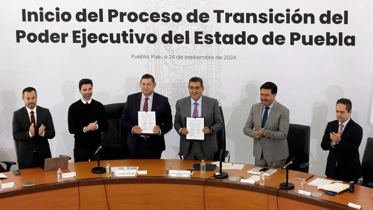 Salomón y Armenta inician el proceso de transición del gobierno de Puebla