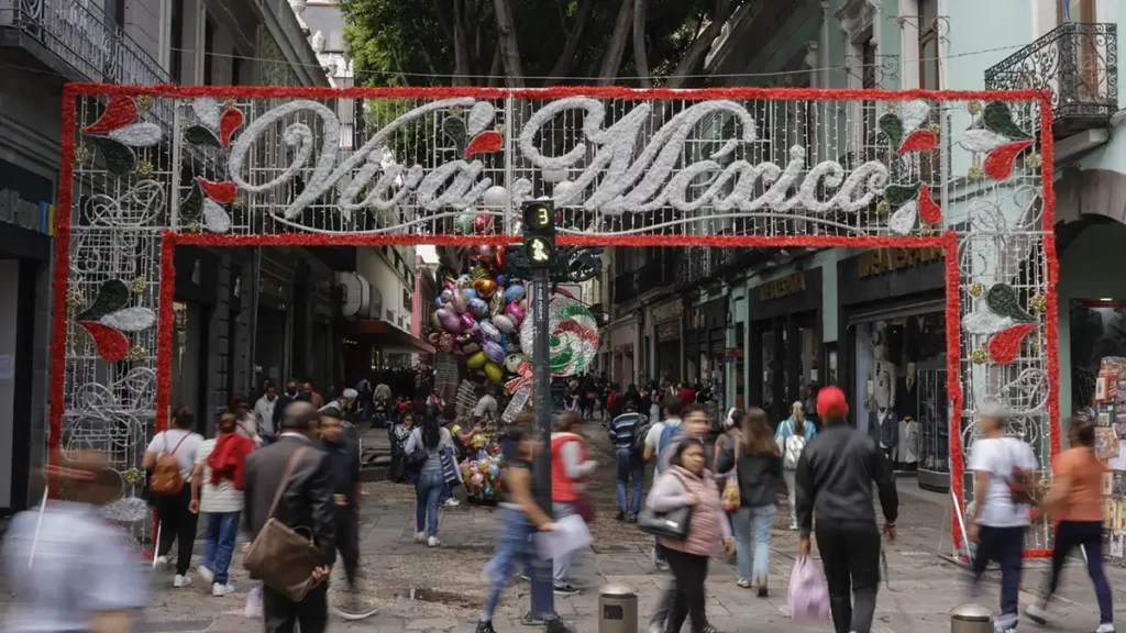 Colocarán 12 arcos de seguridad en el zócalo para el Grito de Independencia en Puebla