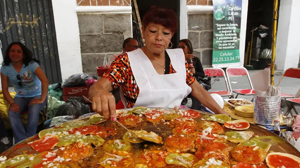 Fiestas patrias en Puebla: sin ambulantes, sólo venta de antojitos