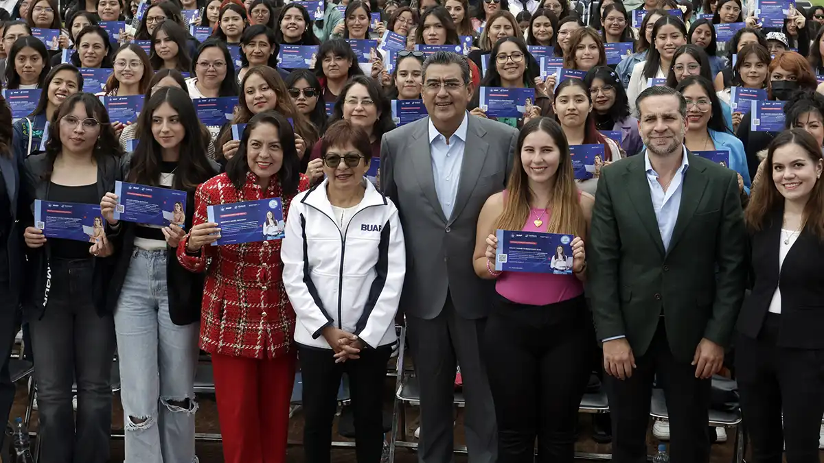 Más de 2 mil estudiantes de la BUAP reciben la beca Women In by Emtech