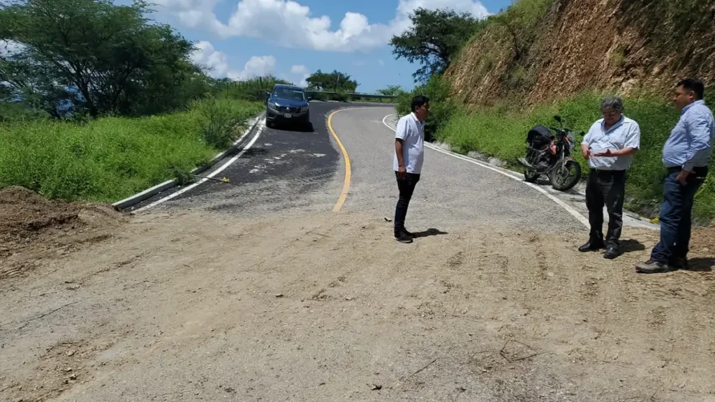 Lluvias causan bloqueo parcial de carretera Chila de la Sal-Chiautla de Tapia