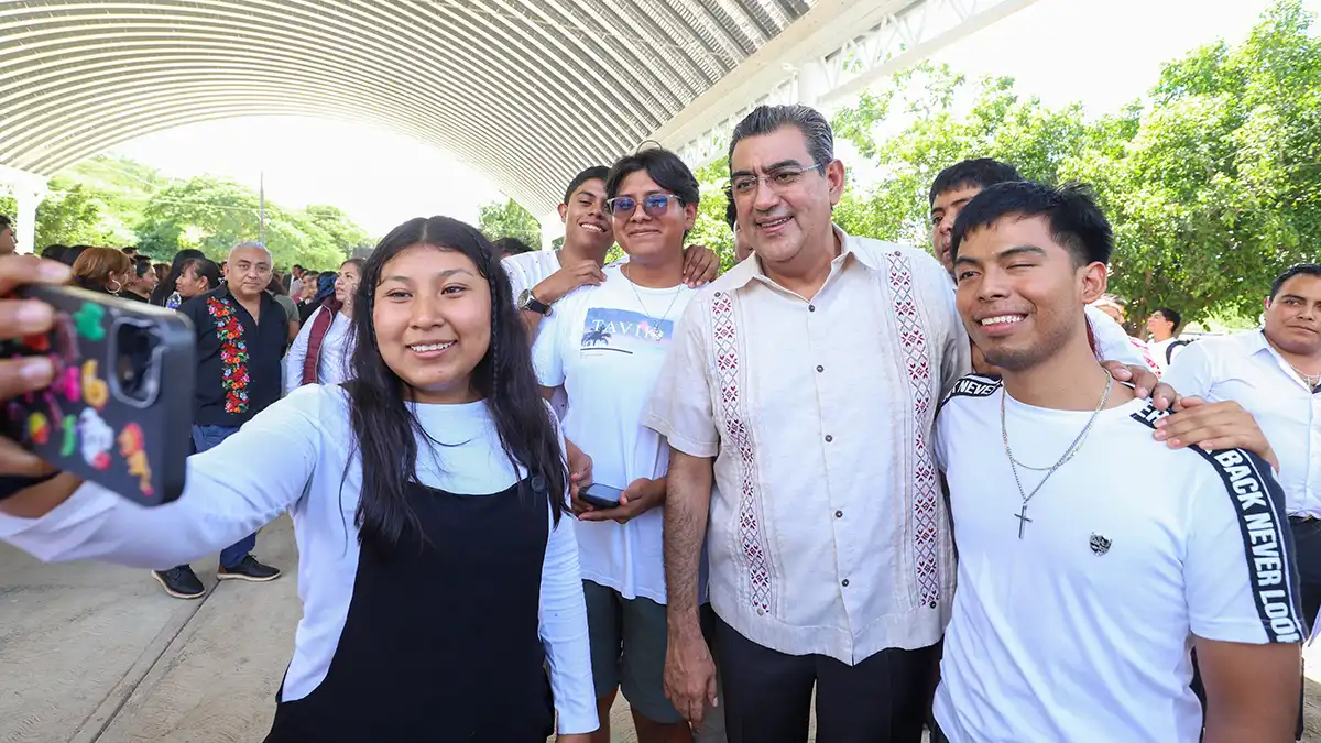 Sergio Salomón inauguró techado en la secundaria general “Ricardo Flores Magón”