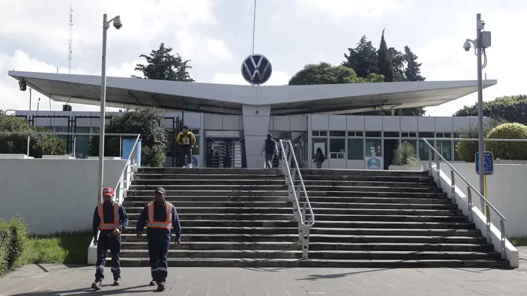 El viernes, trabajadores de VW votan nuevamente preacuerdo de aumento salarial