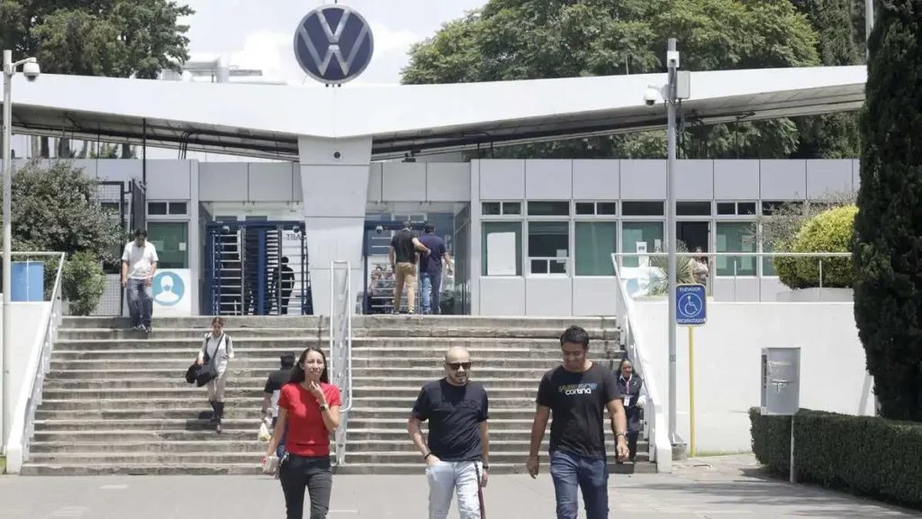 Trabajadores de Volkswagen aceptan propuesta de 10.59% de aumento salarial