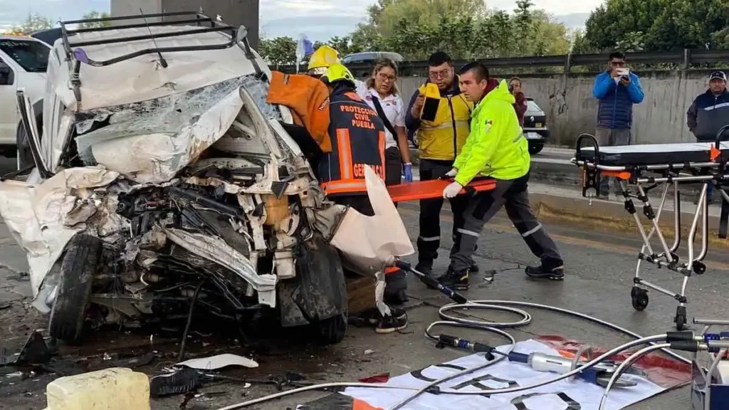 Choque en la autopista México-Puebla deja tres heridos