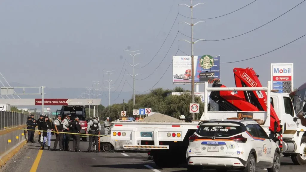 Son cuatro cadáveres en vehículo calcinado de la autopista México-Puebla