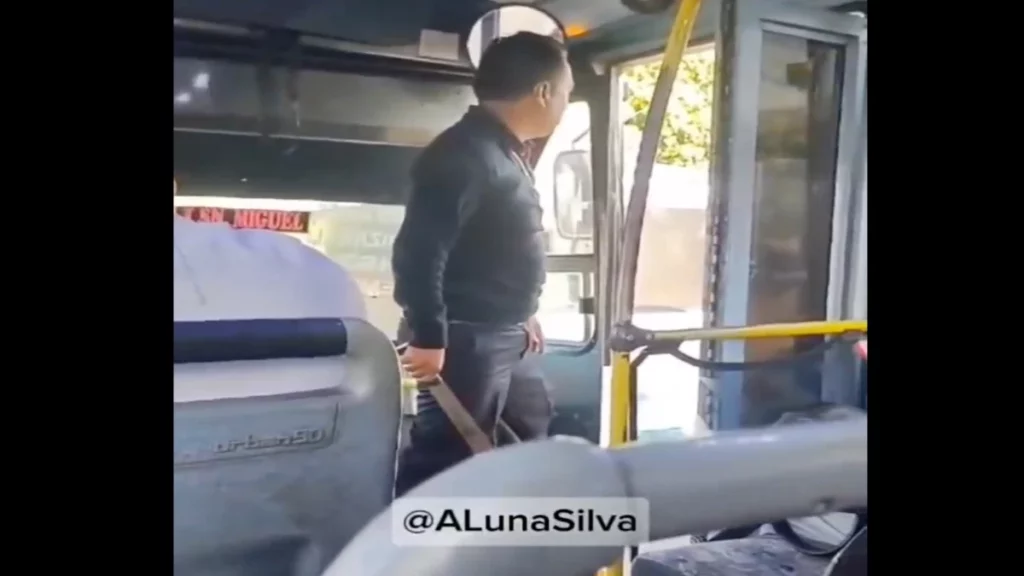 Chofer de transporte público amenaza con un machete a conductor en Xonacatepec