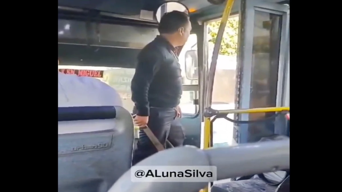 Chofer de transporte público amenazó con un machete a conductor en Xonacatepec, Puebla