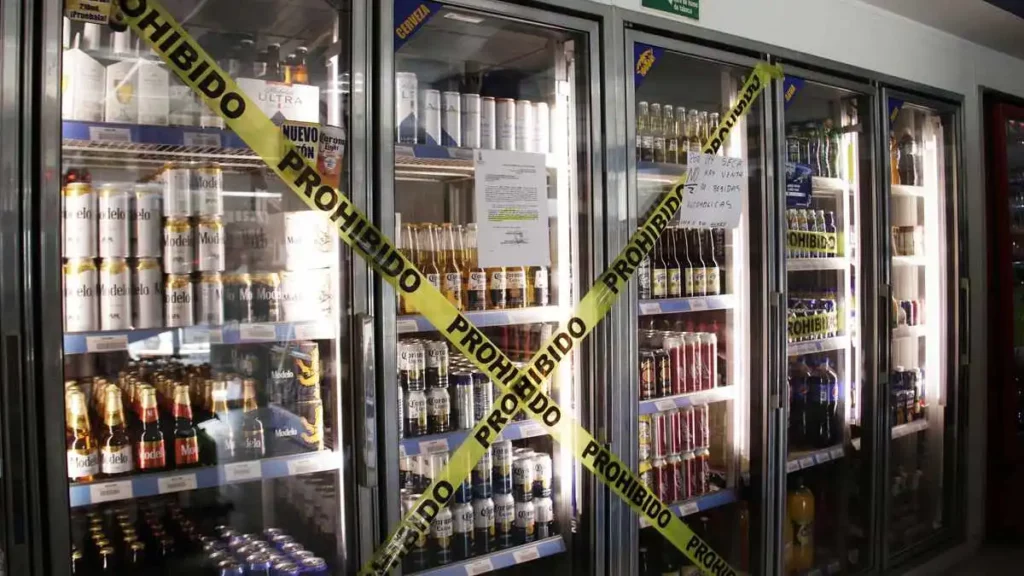 Venta de alcohol en tiendas de conveniencia hasta la media noche