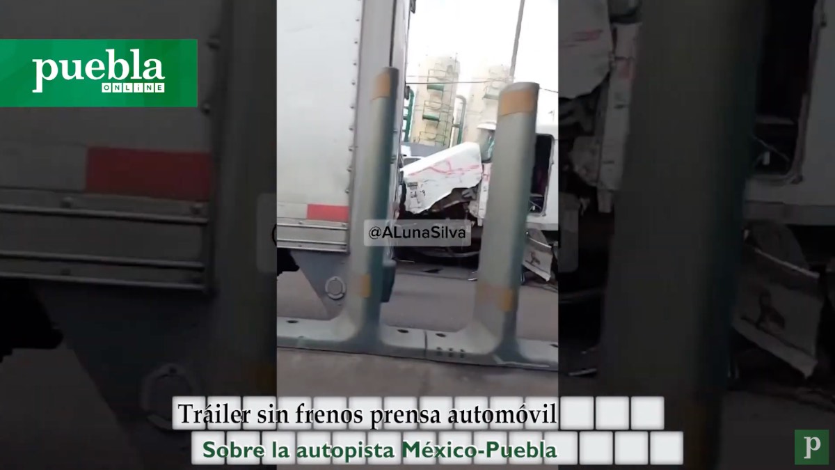 Tráiler sin frenos prensa automóvil, sobre la autopista México Puebla