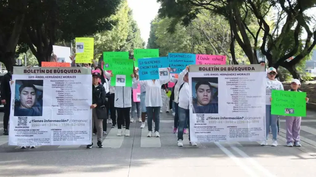 Exigen localización de estudiante que fue sacado de un bar de la Avenida Juárez