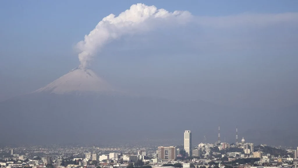 ¿Como cuidar tu salud ante la caída de ceniza del Popocatépetl?