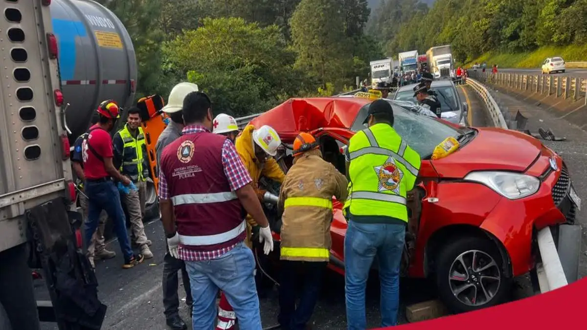 Tres muertos y un herido deja choque múltiple en la autopista México-Tuxpan