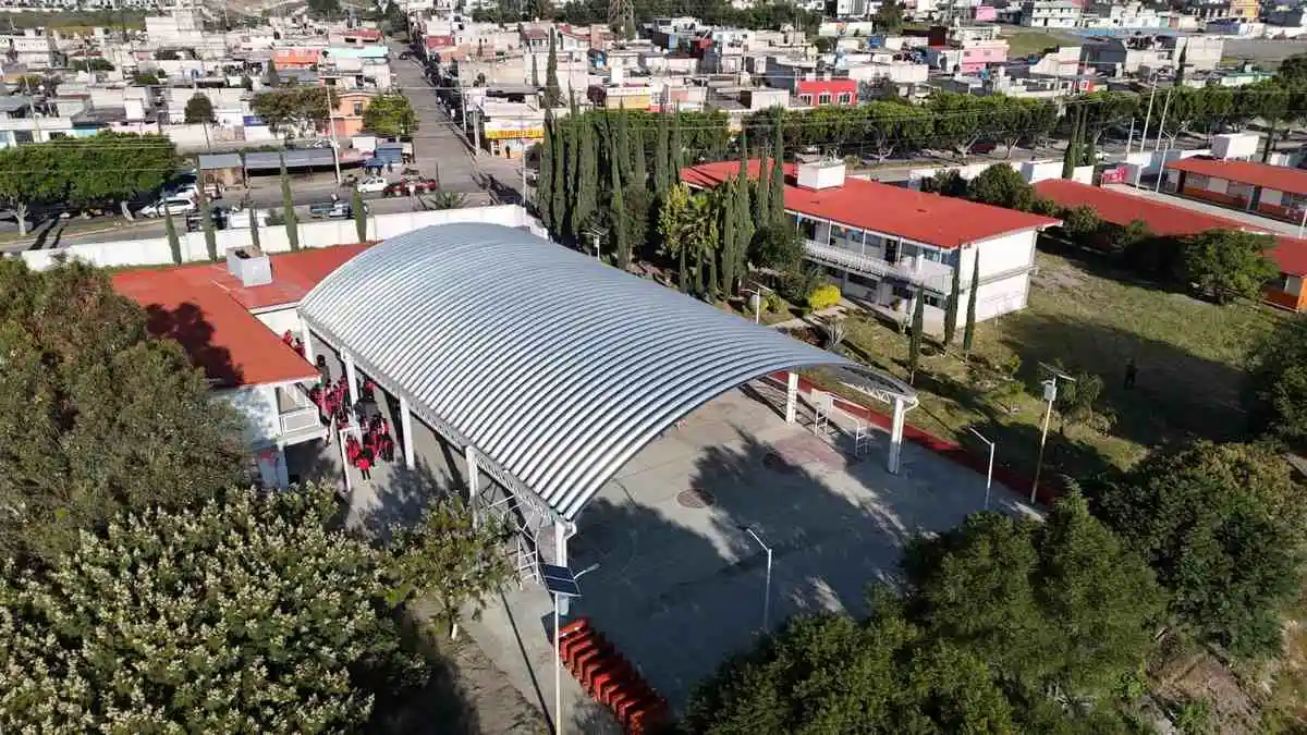 Sergio Salomón inaugura techados en escuelas al sur de Puebla capital