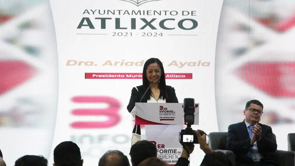 Ariadna Ayala rindió tercer informe de labores en Atlixco