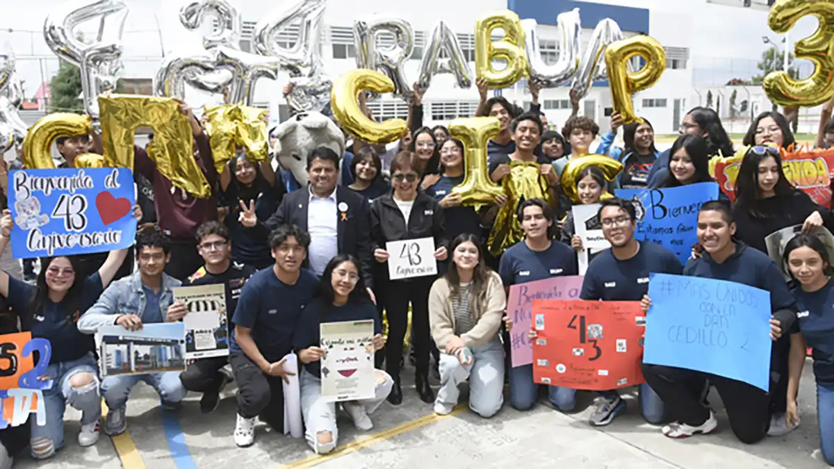 Festeja 43 años de labor académica la Preparatoria 2 de Octubre de 1968