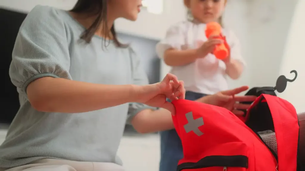 ¿Qué debe contener una mochila familiar de emergencia?