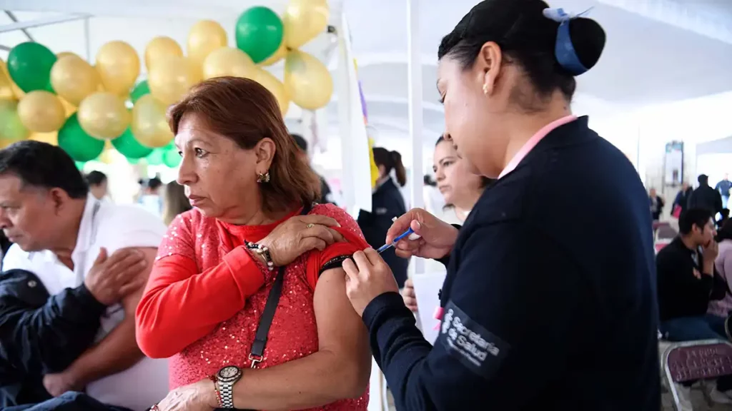 Ya puedes vacunarte contra influenza, COVID-19 y neumococo en Puebla