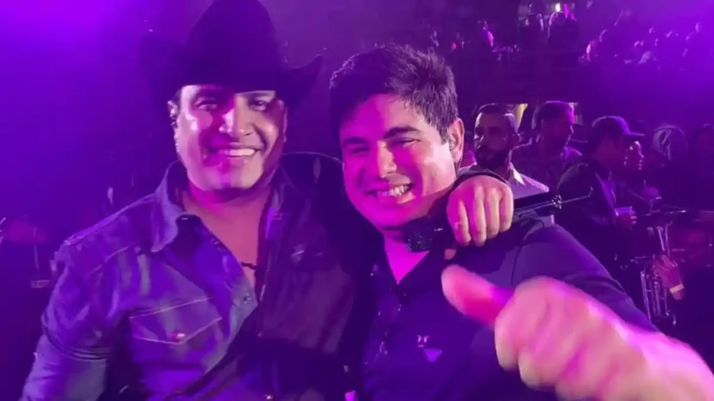 Foto de los cantantes de música regional mexicana, Julión y Alfredo.