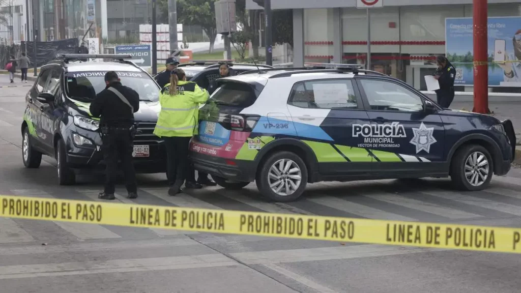 Muere mujer al arrojarse del puente de Calzada Zaragoza en Puebla