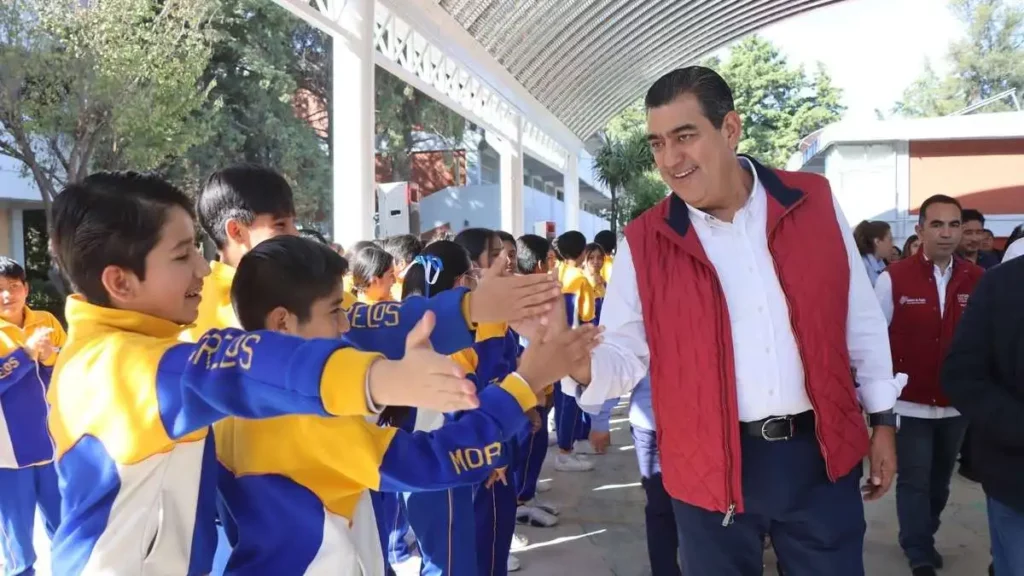 Sergio Salomon entrega techado en el Centro Escolar Morelos