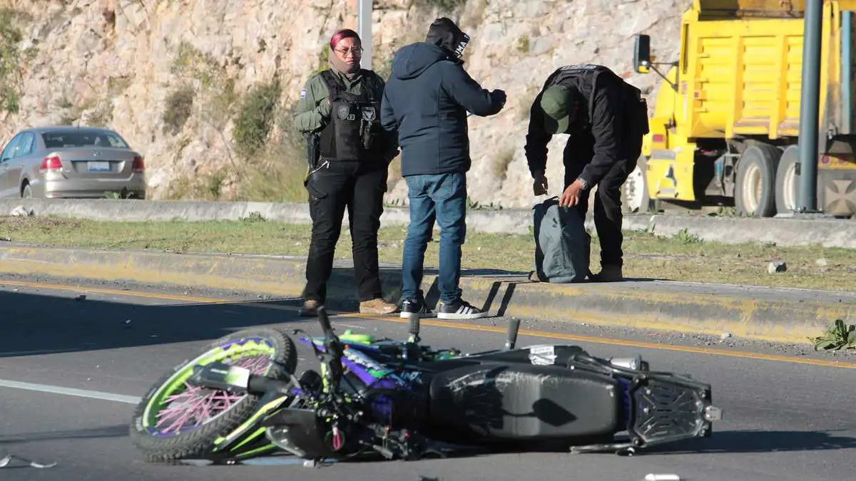 Muere motociclista tras derrapar en el Periférico Ecológico de Puebla